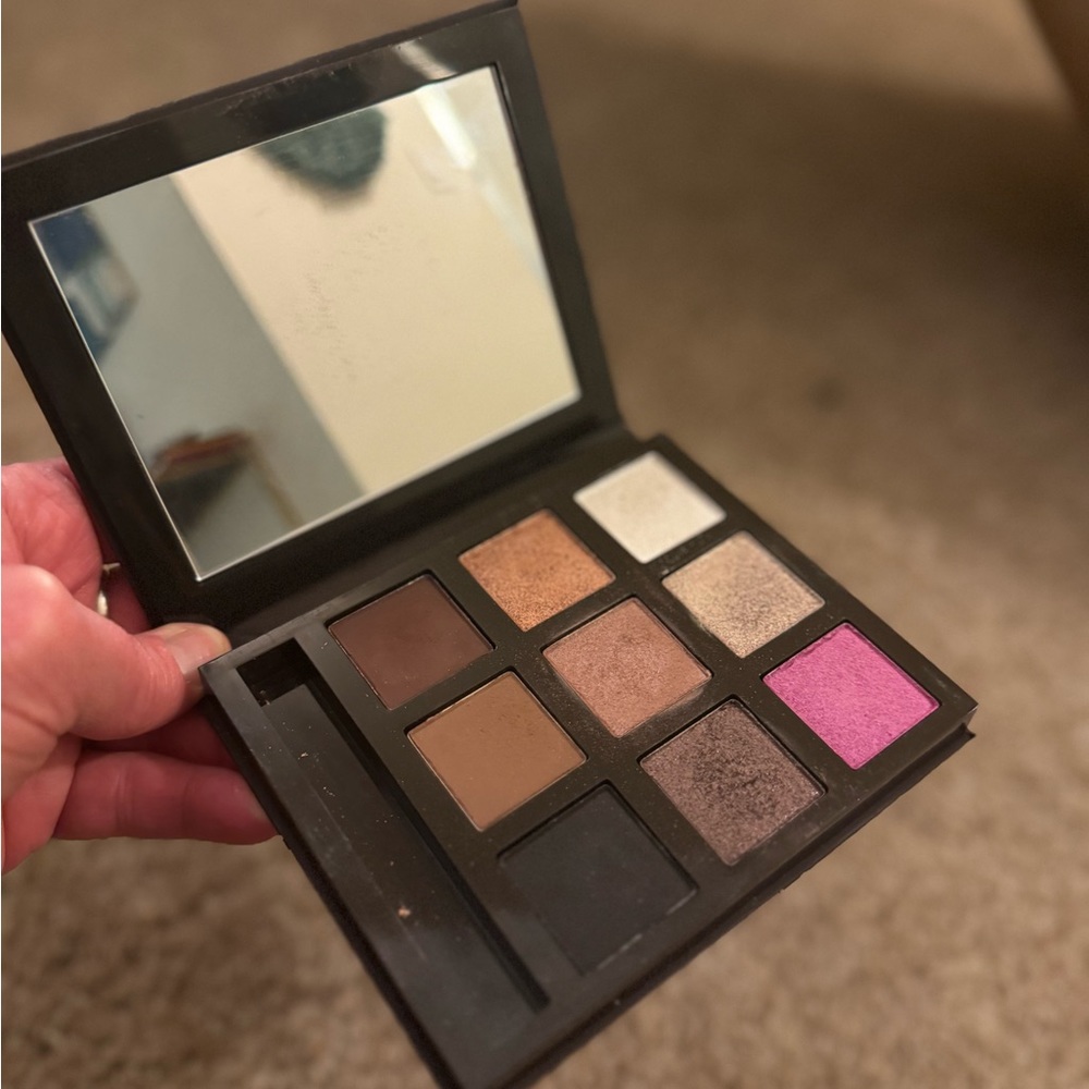 Flesh palette. Gently used a couple of times.